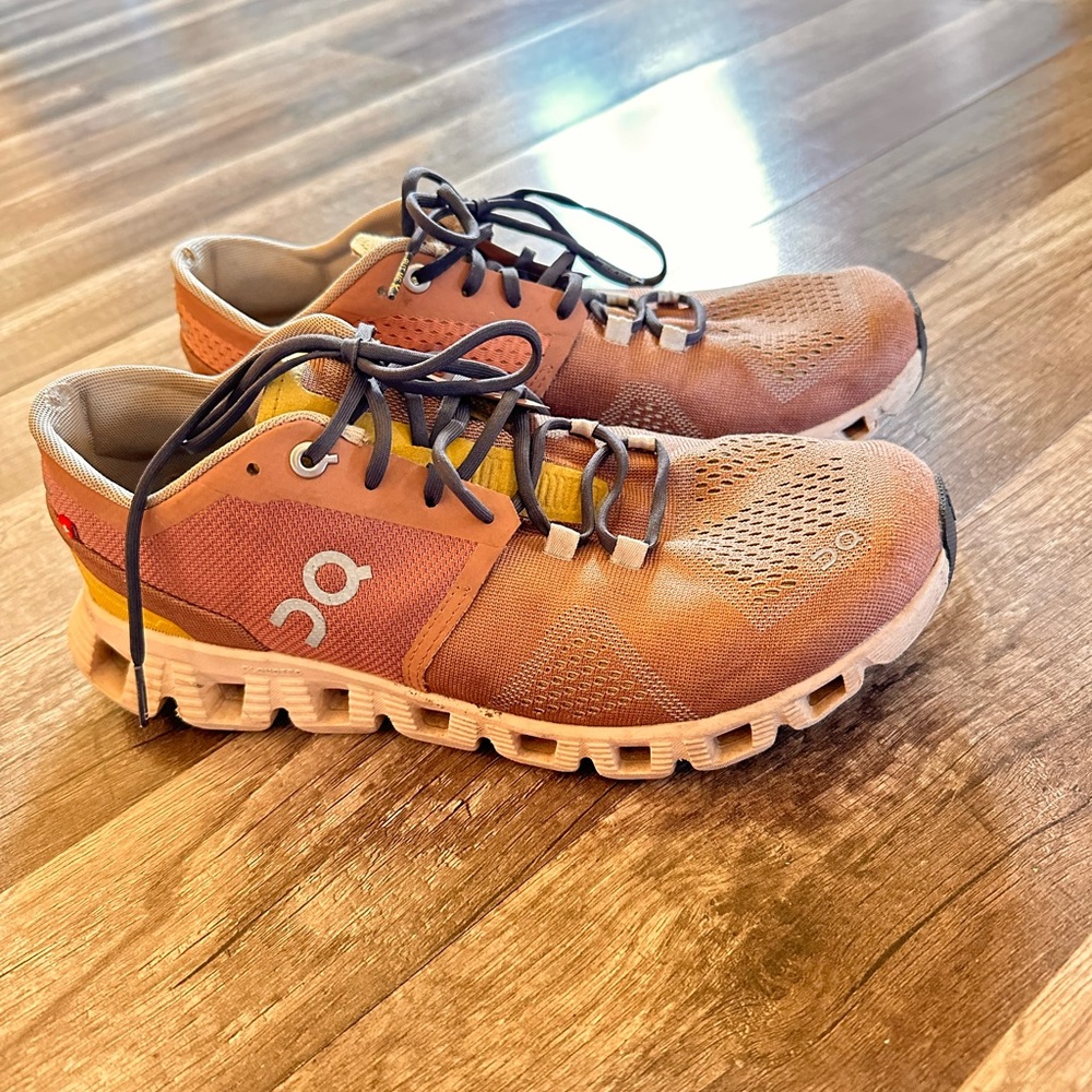 Oncloud Women’s Shoes 8 1/2